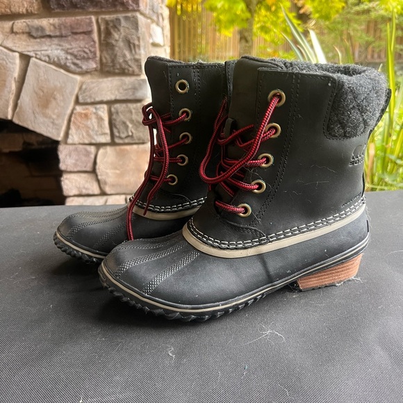 Sorel Charcoal Slimpack ll Lace Boots with Crimson Details NWOT.  Never Worn 8 - Picture 5 of 6